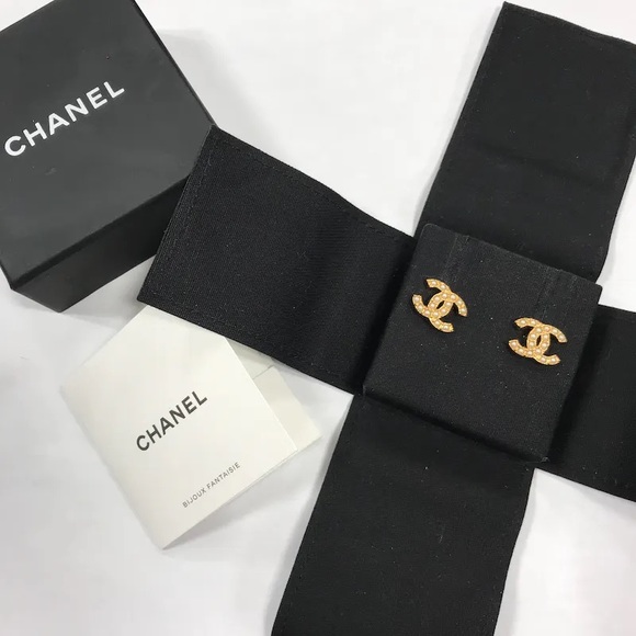 CHANEL CC Pearl Authentic Earrings/Gold - Picture 3 of 5